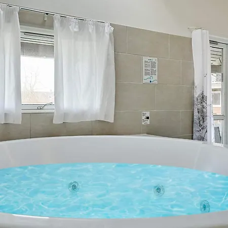 Luxury Pool Marielyst - By Traum Feriehus Bøtø By